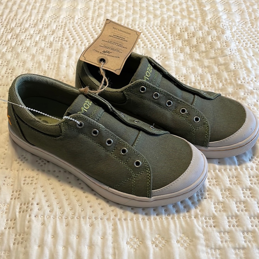 Mozo Maven women’s size 7 canvas sneakers